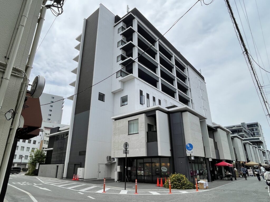 阿知テラス、ホテルグラン・ココエ倉敷の裏：フェスの雰囲気が出る