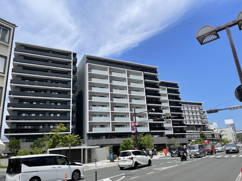 阿知テラス：倉敷中央通りから接近