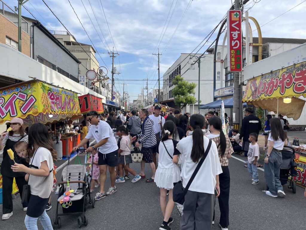 若者でごった返す