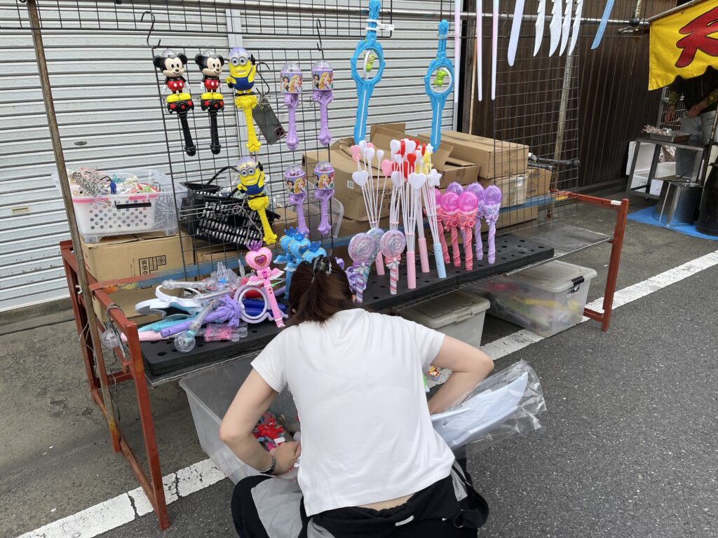 おもちゃの屋台は準備中