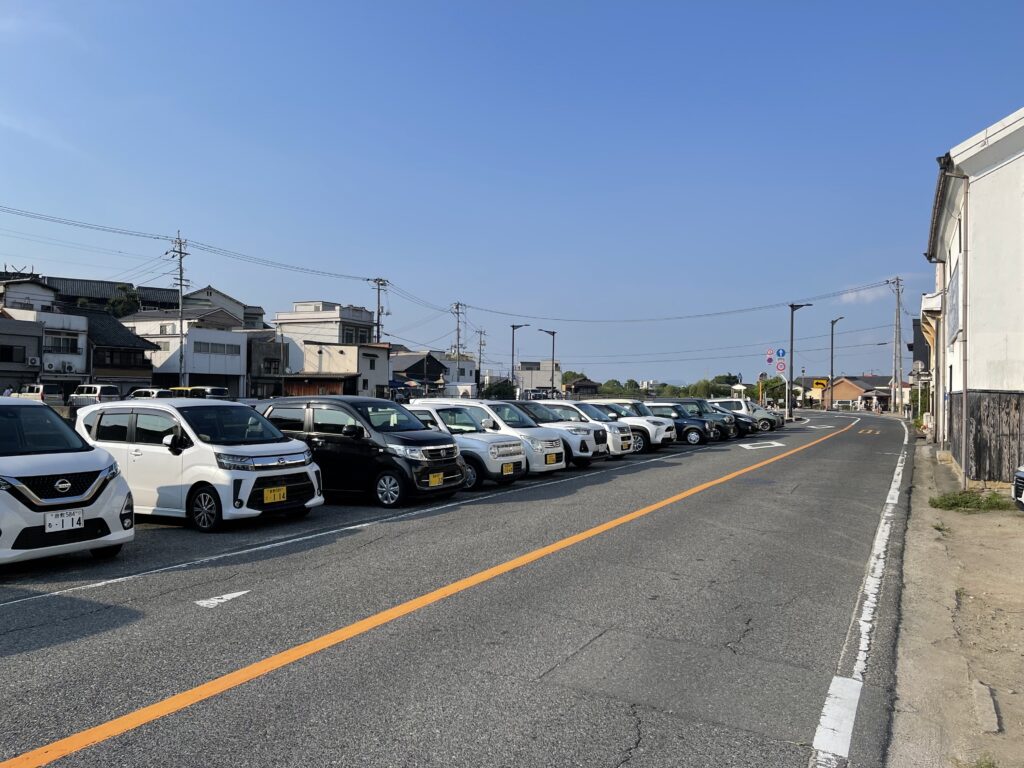 溜川沿いの玉島商店街駐車場
