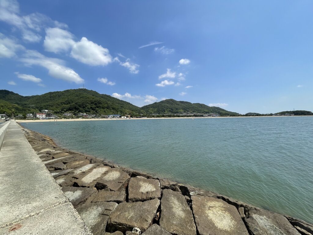 防波堤の先からの西浜海水浴場