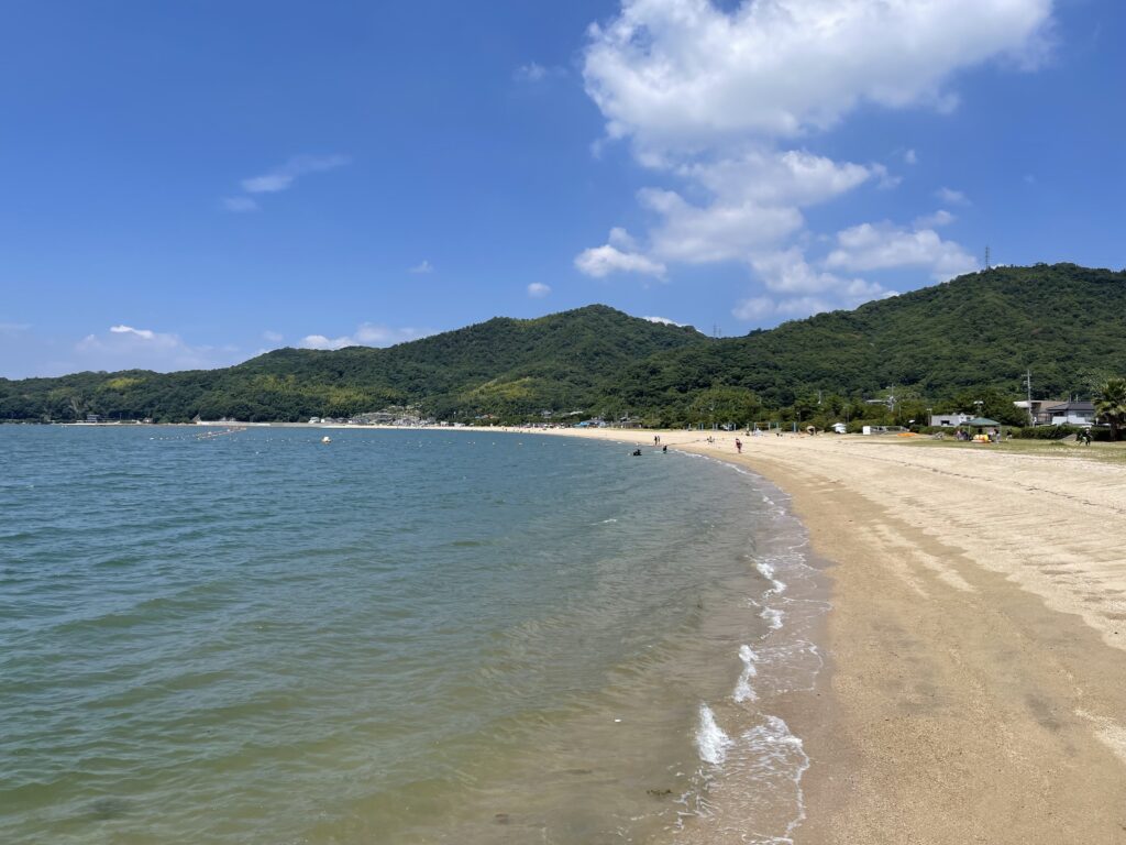 西浜の東端からの沙美海岸
