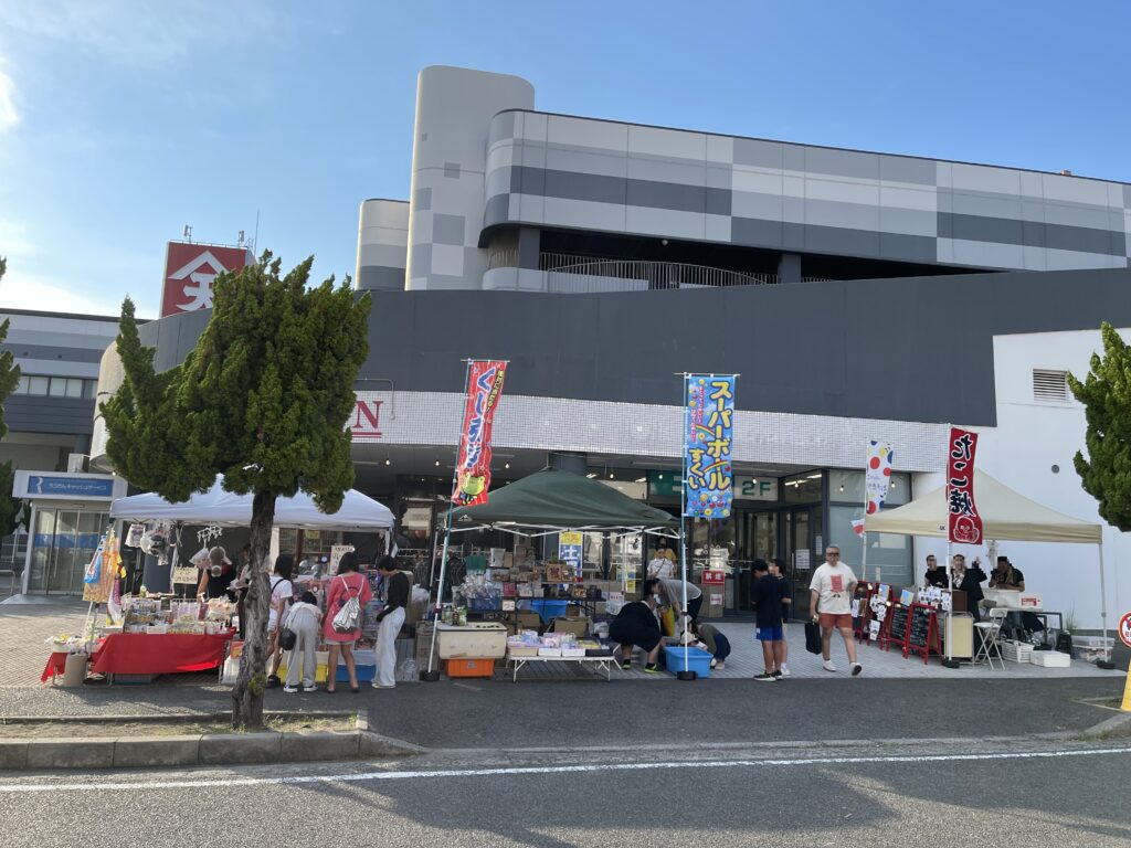 振り返って、天満屋ハピータウンの方向