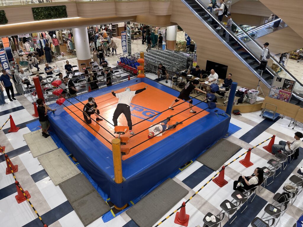 プロレスの開催前 天満屋トピアのセントラルコート