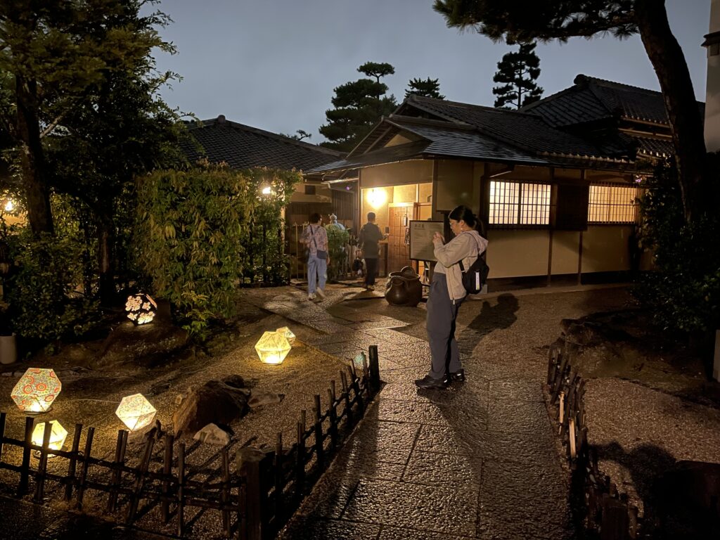 新渓園の入り口